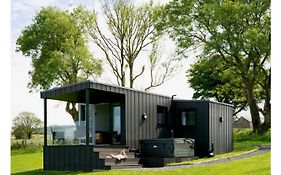 Luxury 2 Bedroom Glamping Pod With Hot Tub At Aganmore Farm Glamping - Pod 2